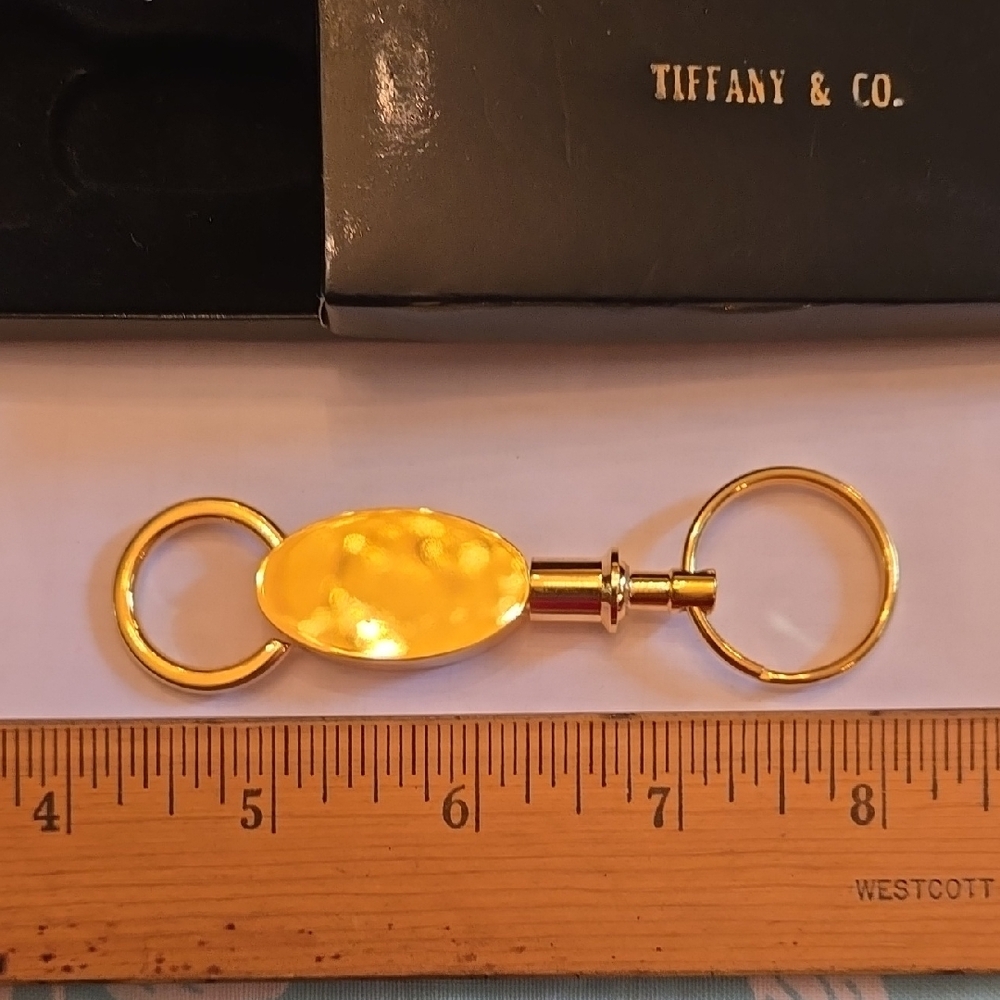 Gold Color Keychain - Picture 5 of 5